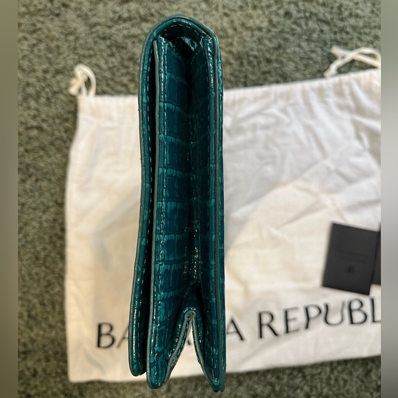 🩵 Banana Republic Teal Croc Clutch 🩵 - Picture 6 of 9